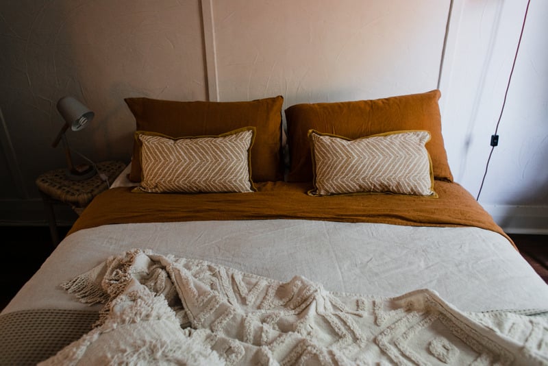 Interior kos premium — contoh kamar nyaman